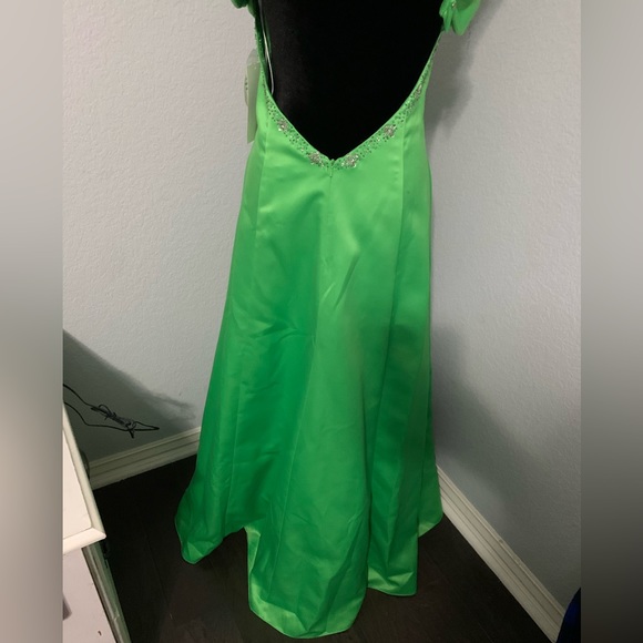 Hailey Logan by Adrianna Papell Long/Prom Formal Gown size 3/4 NWT - Picture 3 of 9